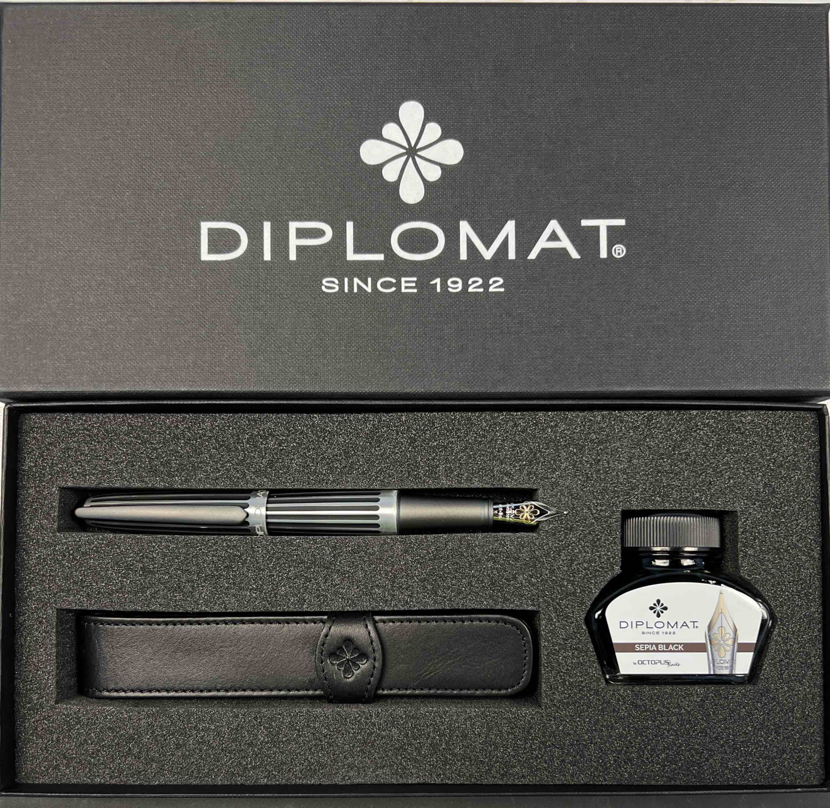 Diplomat Aero Black Silver  Stripes Fountain Pen