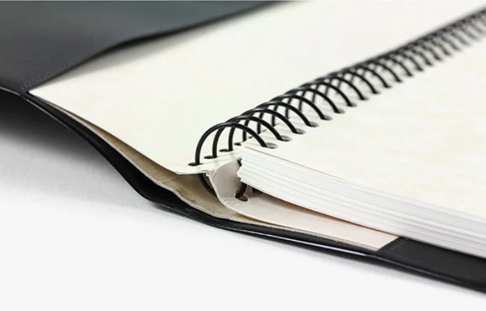 Midori Business Diary B5 Monthly Ring – Black – 2026 - Image 2